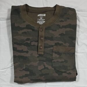 Duluth Trading Co Green and Brown Camo Long Sleeve Henley
